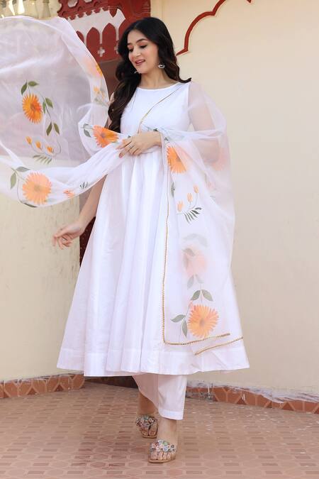 Bannhi By Priyanka Rathore White Organza, Taffeta Round Neck Hand Painted Dupatta With Anarkali Set Online at Aza Fashions Bannhi By Priyanka Rathore_White Organza, Taffeta Round Neck Hand Painted Dupatta With Anarkali Set _Online_at_Aza_Fashions