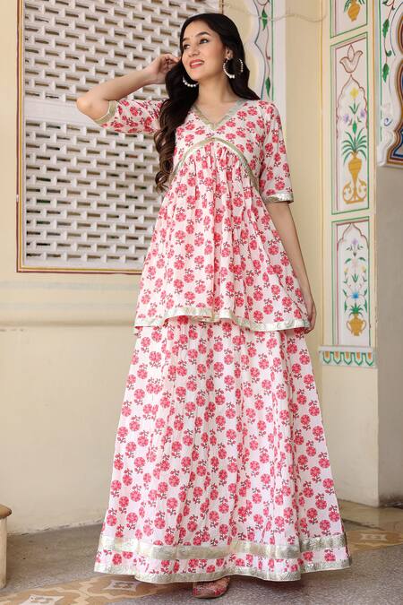 Bannhi By Priyanka Rathore_White Cotton Embroidery, Gota Patti V-neck Printed Kurta Skirt Set _Online_at_Aza_Fashions