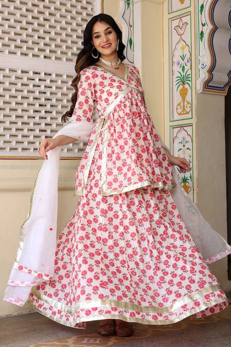 Buy_Bannhi By Priyanka Rathore_White Cotton Embroidery, Gota Patti V-neck Printed Kurta Skirt Set _Online_at_Aza_Fashions