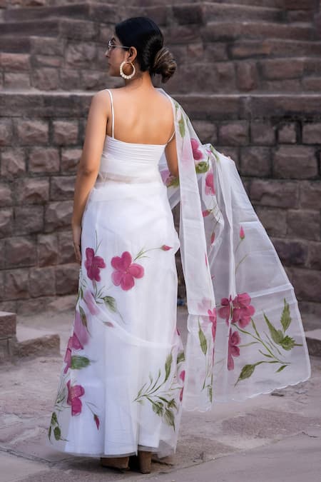 Bannhi By Priyanka Rathore Floral Creeper Hand Painted Saree 