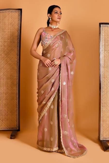 Bannhi Floral Embellished Saree With Blouse 