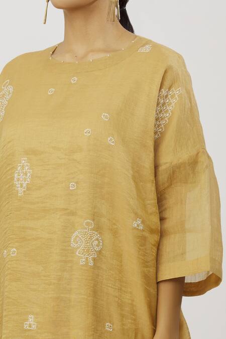 Neeta Bhargava_Gold Tissue, Velour Embroidery Round Neck Kaftan Pant Set _Online_at_Aza_Fashions