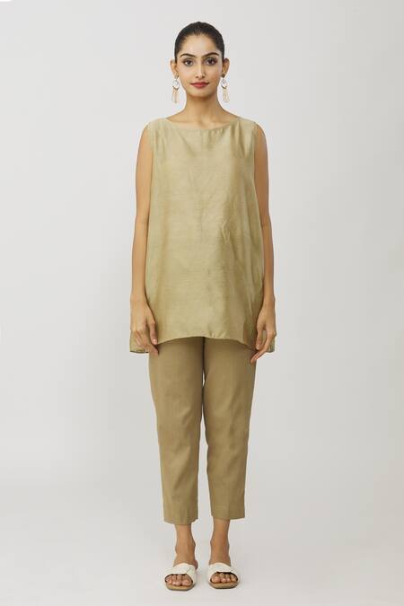 Neeta Bhargava_Beige Chanderi Round Neck Hand Painted Kaftan And Pant Set _at_Aza_Fashions