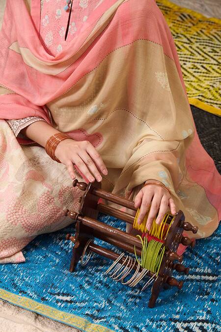 Shop Saundh Ivory Linen, Viscose, Cotton Satin, Muslin Aadya Floral Print Kurta Pant Set Shop_Saundh_Ivory Linen, Viscose, Cotton Satin, Muslin Aadya Floral Print Kurta Pant Set