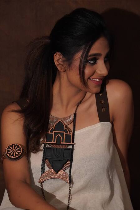 Buy_Rejuvenate Jewels_Black Mumtaz Mahal Carved Necklace _Online_at_Aza_Fashions