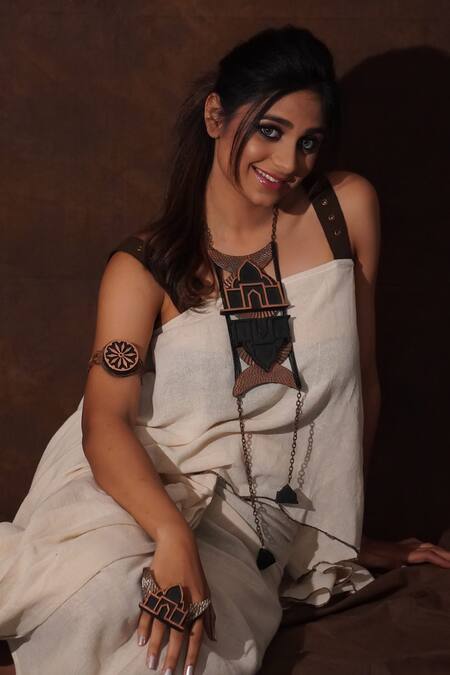 Shop_Rejuvenate Jewels_Black Mumtaz Mahal Carved Necklace _Online_at_Aza_Fashions