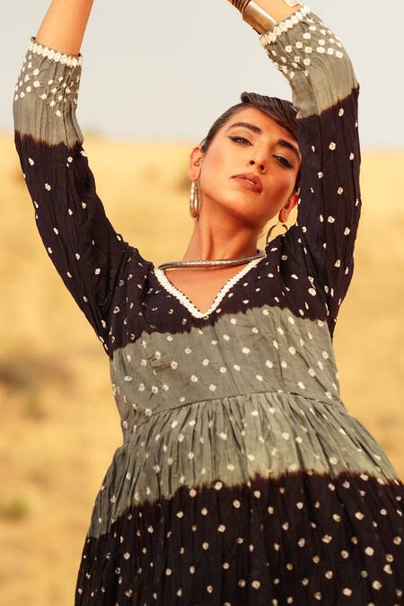 Buy_The Home Affair_Black Cotton Mirrors, Embroidery V-neck Bandhani Tie Dye Dusk Dress 