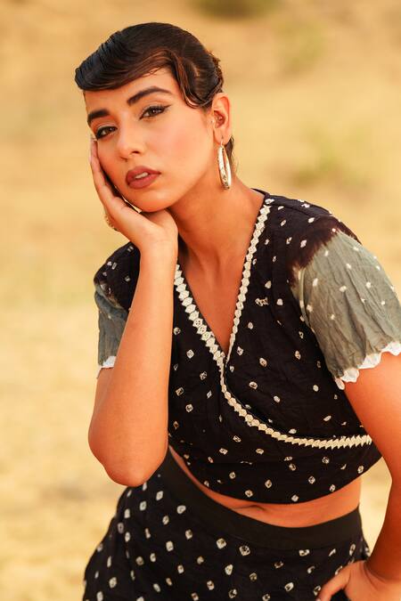 Buy_The Home Affair_Black Cotton Mirrors, Monochrome Bandhani Tie Dye Crop Wrap Top With Pant 