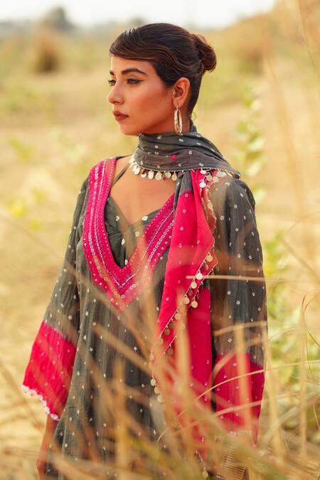 The Home Affair_Grey Crepe, Cotton Mirrors V-neck Bandhani Tie Dye Work Kurta Pant Set _at_Aza_Fashions