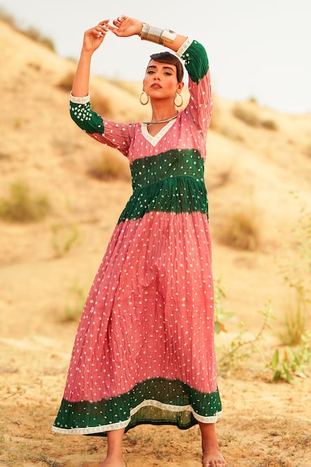 Buy_The Home Affair_Pink Cotton Mirrors V-neck Bandhani Tie Dye Moss Dress 