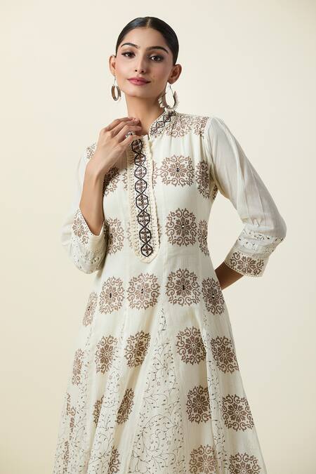 Samyukta Singhania Off White Muslin, Cotton Tassels, Mirrors Floral Butti Print Kurta With Pant at Aza Fashions Samyukta Singhania_Off White Muslin, Cotton Tassels, Mirrors Floral Butti Print Kurta With Pant_at_Aza_Fashions