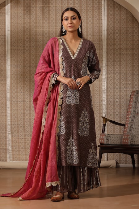 Rekha Agra Gota Detailed Kurta Gharara Set 