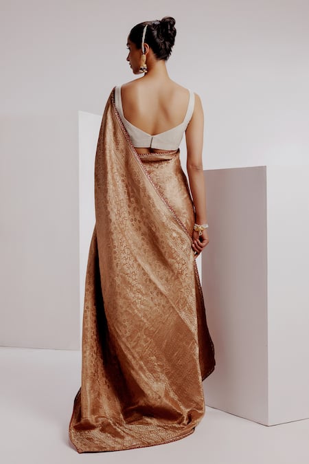 Shop Taisha Beige , Organza, Satin Embroidery Woven Floral Banarasi Saree Set at Aza Fashions Shop_Taisha_Beige , Organza, Satin Embroidery Woven Floral Banarasi Saree Set _at_Aza_Fashions