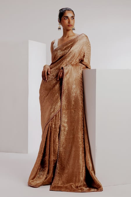 Taisha Beige , Organza, Satin Embroidery Woven Floral Banarasi Saree Set Online at Aza Fashions Taisha_Beige , Organza, Satin Embroidery Woven Floral Banarasi Saree Set _Online_at_Aza_Fashions