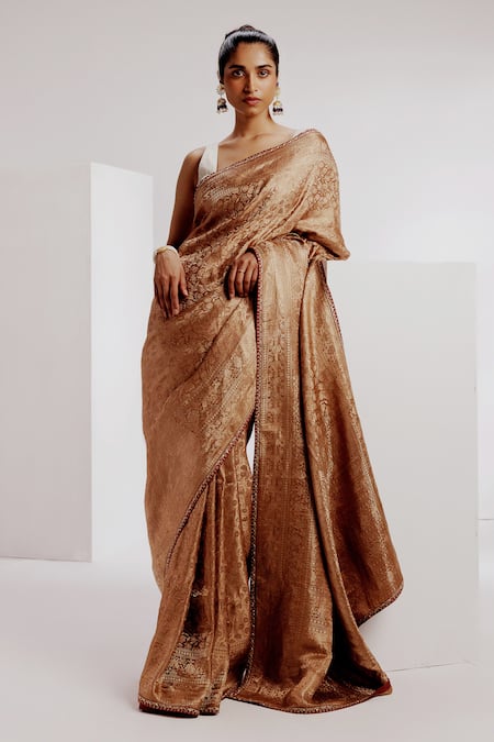 Buy Taisha Beige , Organza, Satin Embroidery Woven Floral Banarasi Saree Set Online at Aza Fashions Buy_Taisha_Beige , Organza, Satin Embroidery Woven Floral Banarasi Saree Set _Online_at_Aza_Fashions