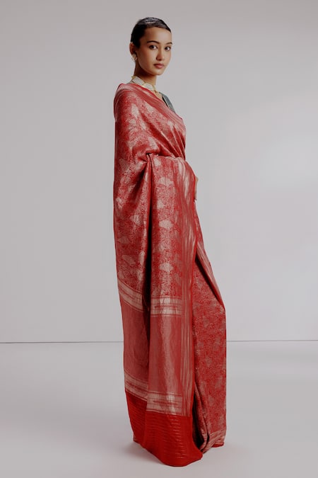 Buy_Taisha_Red Silk, Organza, Satin Embroidery V-neck Tiger Jaal Woven Banarasi Saree Set _Online_at_Aza_Fashions