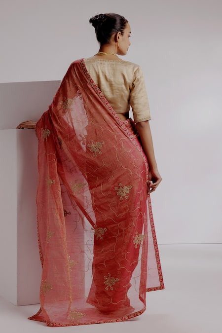 Taisha Thread Embroidered Floral Banarasi Saree Set 