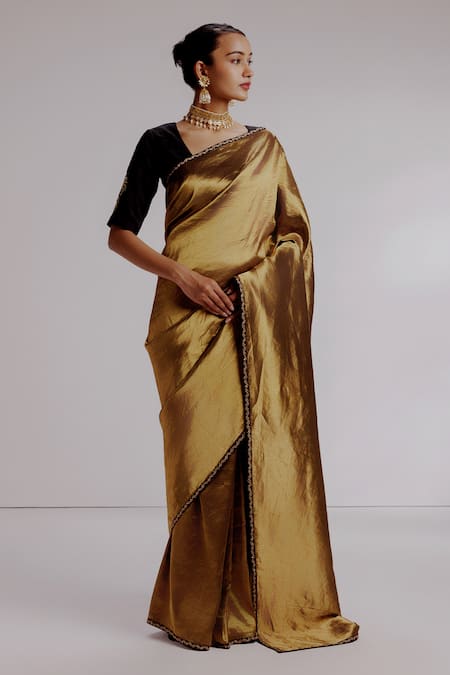 Buy Taisha Gold Silk, Tissue, Satin Embroidery V-neck Woven Stripe Banarasi Saree Set Online at Aza Fashions Buy_Taisha_Gold Silk, Tissue, Satin Embroidery V-neck Woven Stripe Banarasi Saree Set _Online_at_Aza_Fashions