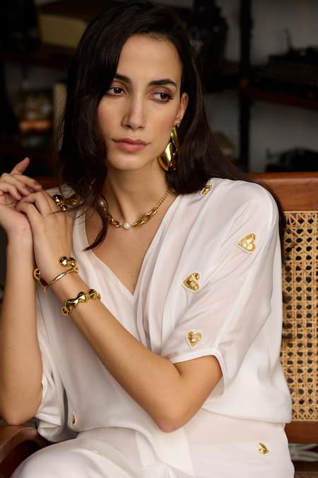 Meesa White Crepe Embroidery V-neck Heart Kaftan at Aza Fashions Meesa_White Crepe Embroidery V-neck Heart Kaftan _at_Aza_Fashions