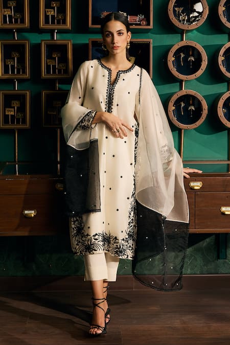 Meesa White Chanderi Silk Embroidery Floral Notched Neck Kurta Pant Set 