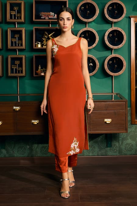 Meesa Placement Flower Vine Embroidered Kurta With Pant 