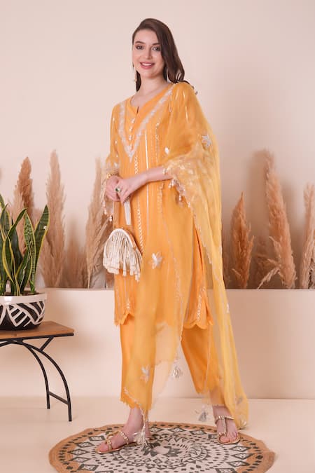 Buy_Surabhi Arya_Peach Chanderi, Organza Pearls, Embroidery, Tassels Split Zari Gota Kurta Set _Online_at_Aza_Fashions