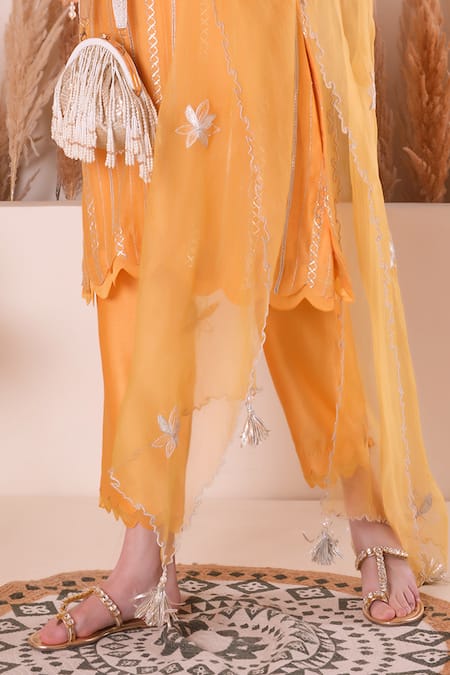 Shop_Surabhi Arya_Peach Chanderi, Organza Pearls, Embroidery, Tassels Split Zari Gota Kurta Set _Online_at_Aza_Fashions
