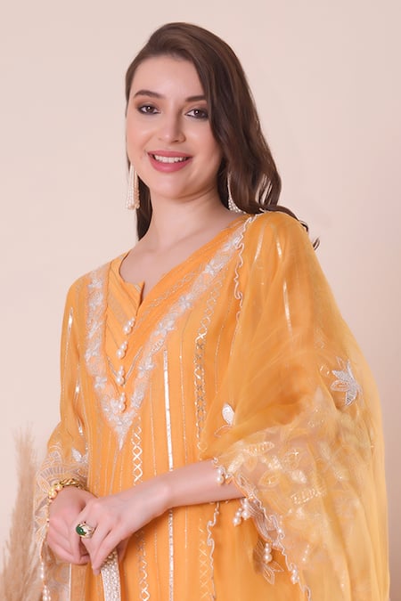 Surabhi Arya_Peach Chanderi, Organza Pearls, Embroidery, Tassels Split Zari Gota Kurta Set _at_Aza_Fashions
