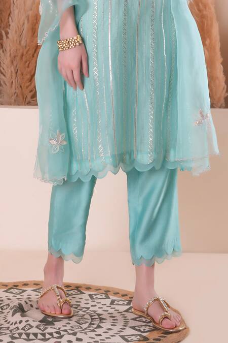 Buy_Surabhi Arya_Blue Chanderi, Organza Pearls, Tassels Split Floral Yoke Embroidered Kurta Set 