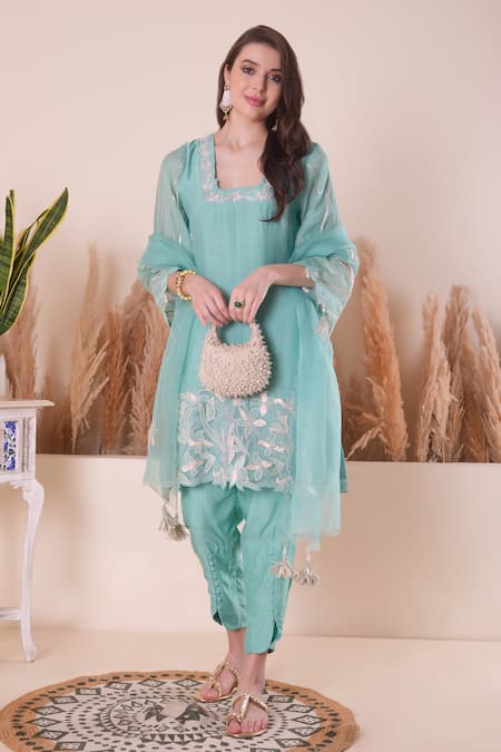 Surabhi Arya Floral Thread Embroidered Kurta Set 