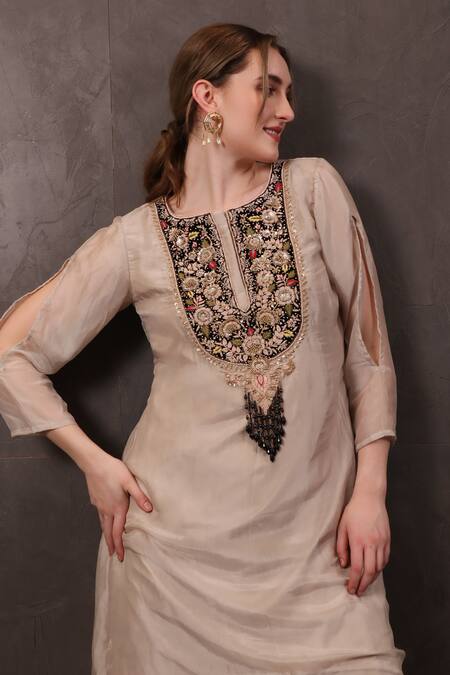 Buy_Sayisha_Beige Organza Hand Embroidered Sequins Scoop Kurta With Dhoti Pant 
