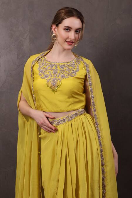 Buy_Sayisha_Yellow Muslin Hand Embroidered Crystals Round Blouse With Pleated Skirt 