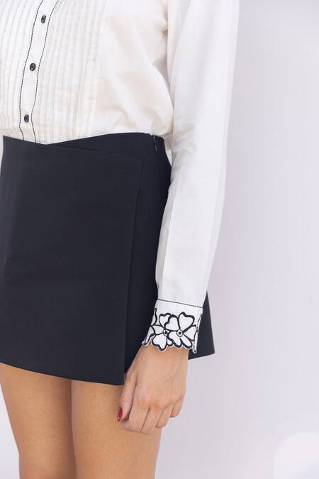 Buy Shimona White Cotton Embroidery Collared Floral Pintuck Shirt Online at Aza Fashions Buy_Shimona_White Cotton Embroidery Collared Floral Pintuck Shirt _Online_at_Aza_Fashions