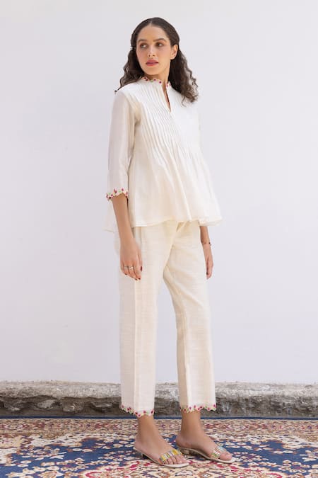 Shop Shimona Off White Cotton, Silk, Chanderi Embroidery Ditsy Bloom Pintucked Yoke Tunic at Aza Fashions Shop_Shimona_Off White Cotton, Silk, Chanderi Embroidery Ditsy Bloom Pintucked Yoke Tunic _at_Aza_Fashions
