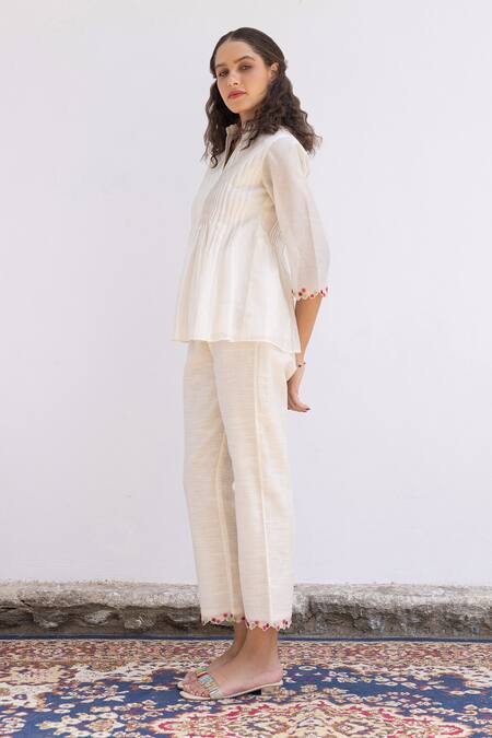 Buy Shimona Off White Cotton, Silk, Chanderi Embroidery Ditsy Bloom Pintucked Yoke Tunic Online at Aza Fashions Buy_Shimona_Off White Cotton, Silk, Chanderi Embroidery Ditsy Bloom Pintucked Yoke Tunic _Online_at_Aza_Fashions