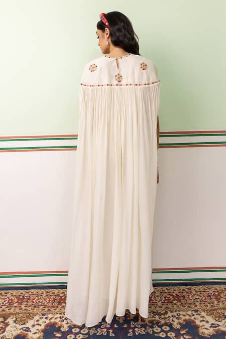 Shop Shimona Off White Silk, Chiffon Embroidery Round Ditsy Bloom Gathered Kaftan With Inner at Aza Fashions Shop_Shimona_Off White Silk, Chiffon Embroidery Round Ditsy Bloom Gathered Kaftan With Inner _at_Aza_Fashions