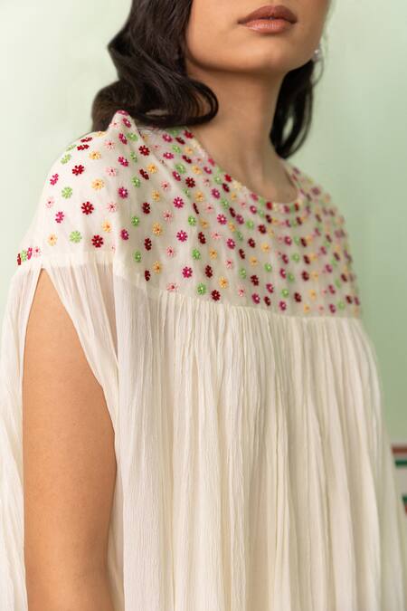 Shimona Off White Silk, Chiffon Embroidery Round Ditsy Bloom Gathered Kaftan With Inner at Aza Fashions Shimona_Off White Silk, Chiffon Embroidery Round Ditsy Bloom Gathered Kaftan With Inner _at_Aza_Fashions