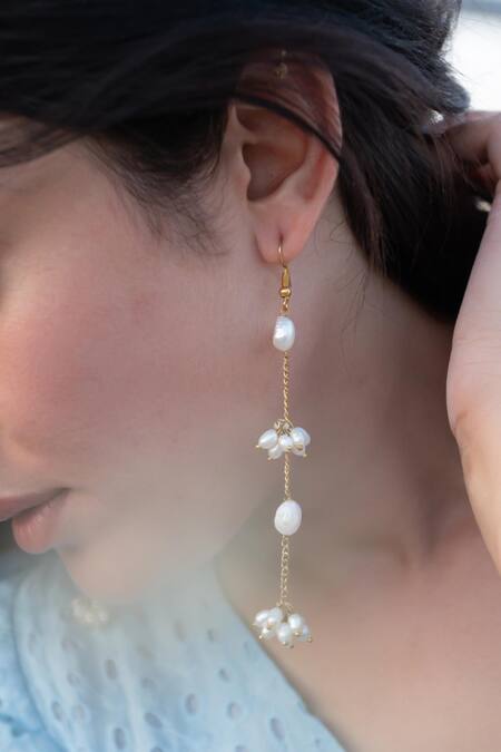 Do Taara_White Beads, Pearls Baroque Cluster Danglers _Online_at_Aza_Fashions