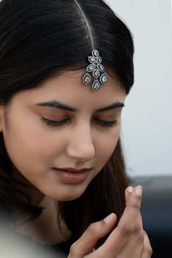 Buy Do Taara Silver Plated Victorian Embellished Maangtikka Online at Aza Fashions Buy_Do Taara_Silver Plated Victorian Embellished Maangtikka _Online_at_Aza_Fashions