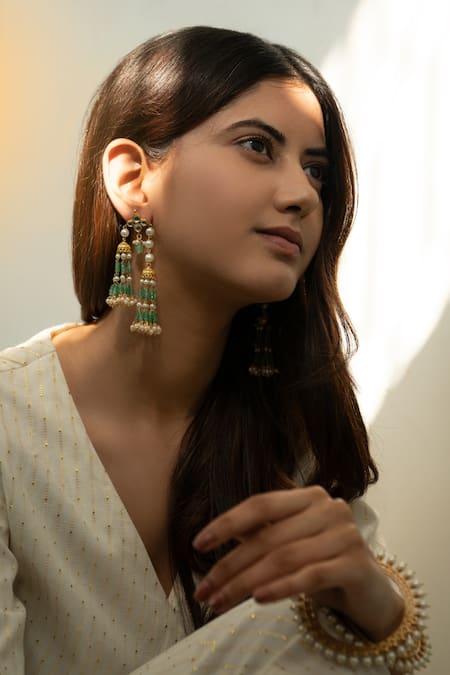 Do Taara Shell Pearl Embellished Jhumkas 
