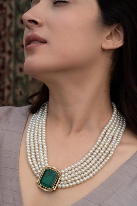 Do Taara Emerald Stone Shell Pearl Necklace 