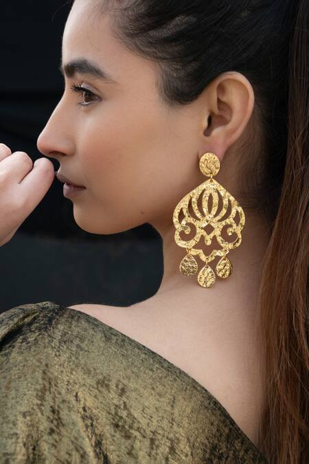 Do Taara Gold Plated Textured Scallop Pattern Earrings Online at Aza Fashions Do Taara_Gold Plated Textured Scallop Pattern Earrings _Online_at_Aza_Fashions