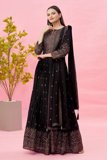 Samyukta Singhania_Black Chiffon Sequins, Zari, Embroidery V-neck Anarkali With Dupatta_at_Aza_Fashions