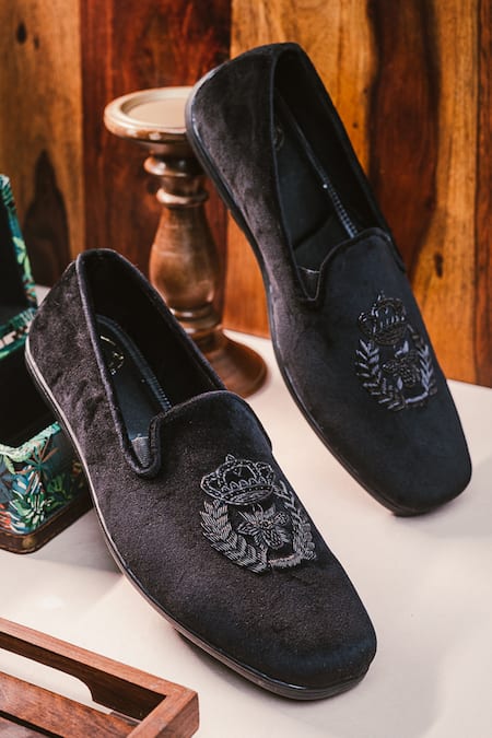 NR BY NIDHI RATHI Black Embellished Crown Loafers