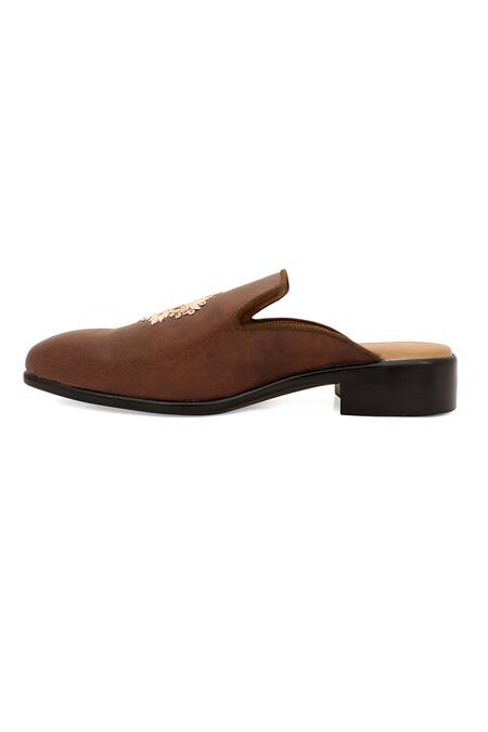 NR By Nidhi Rathi Brown Hand Embroidered Jutti Mules at Aza Fashions NR By Nidhi Rathi_Brown Hand Embroidered Jutti Mules _at_Aza_Fashions