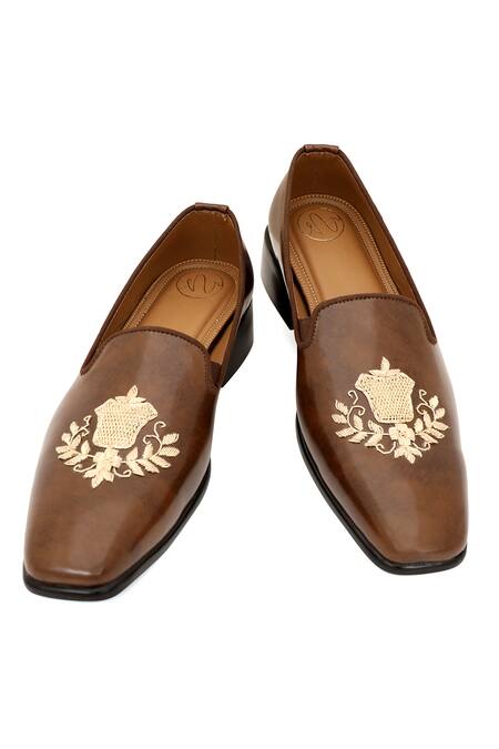 Shop NR By Nidhi Rathi Brown Flower Vine Embroidered Mojaris at Aza Fashions Shop_NR By Nidhi Rathi_Brown Flower Vine Embroidered Mojaris_at_Aza_Fashions