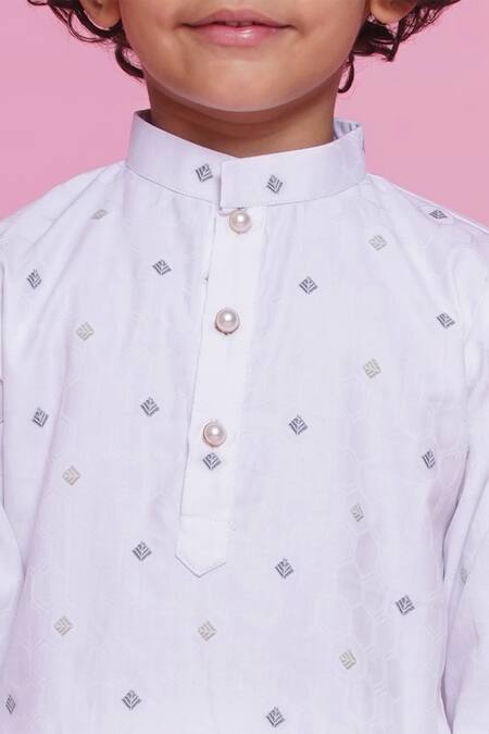 Little Bansi_White Cotton Embroidery Thread Work Kurta With Pyjama _Online_at_Aza_Fashions