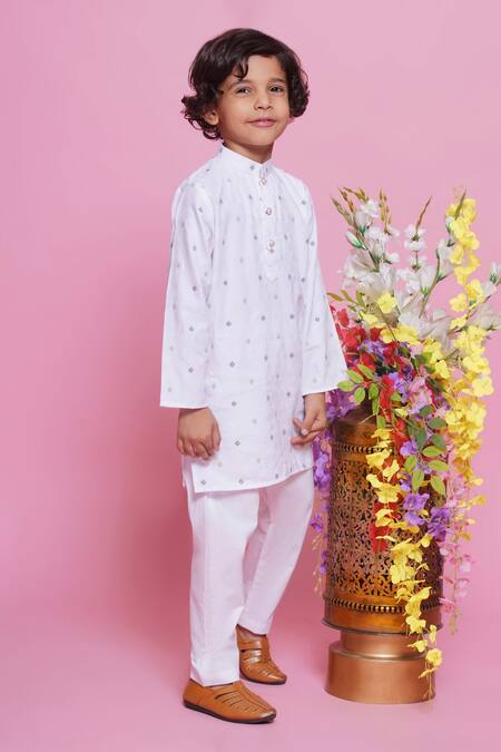Buy_Little Bansi_White Cotton Embroidery Thread Work Kurta With Pyjama _Online_at_Aza_Fashions