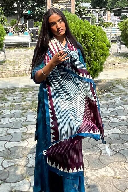 Thee Modern Roots_Blue Silk Temple Tales Printed Dupatta _at_Aza_Fashions