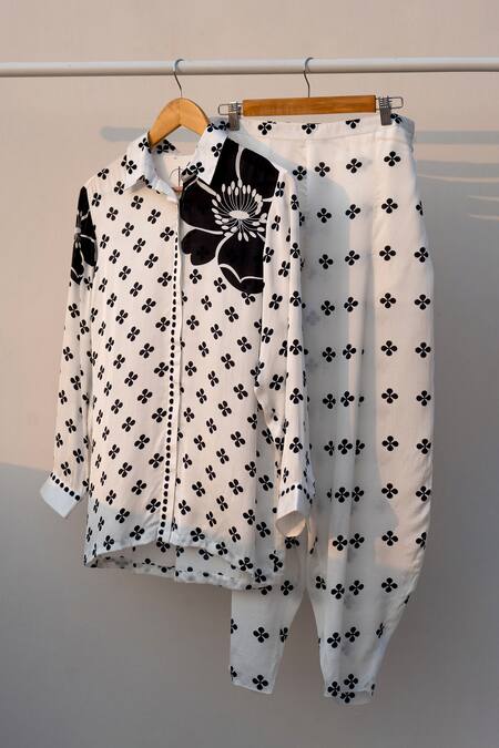 Buy Thee Modern Roots Ivory Silk Satin Collared Clover Blossom Print Shirt And Salwar Pant Buy_Thee Modern Roots_Ivory Silk Satin Collared Clover Blossom Print Shirt And Salwar Pant